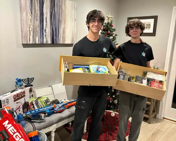 Junk Heroes brothers spreading holiday cheer — Swampscott Tides